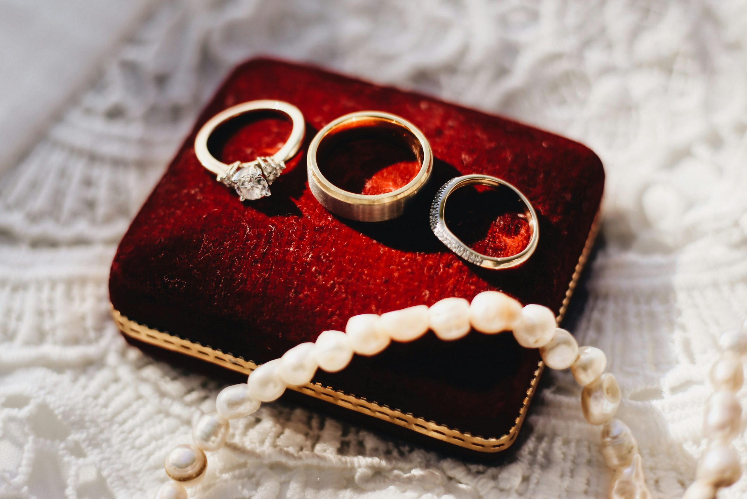 Héritage : Faut-il garder ou revendre ses bijoux de famille ?